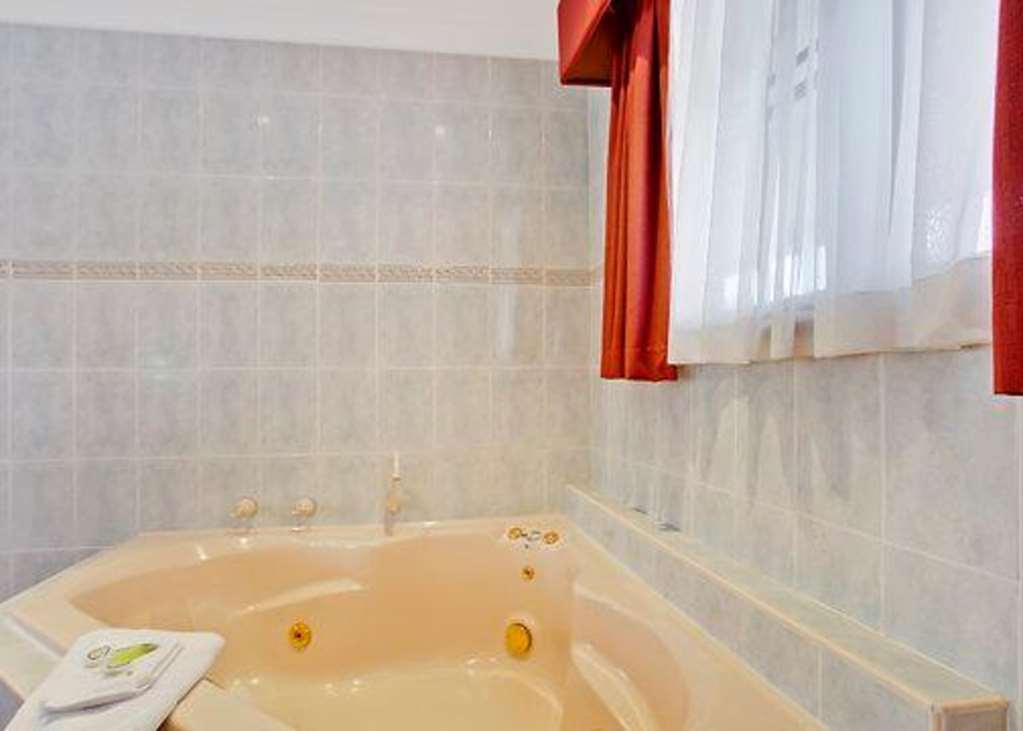 باركس Bushman'S Motor Inn الغرفة الصورة